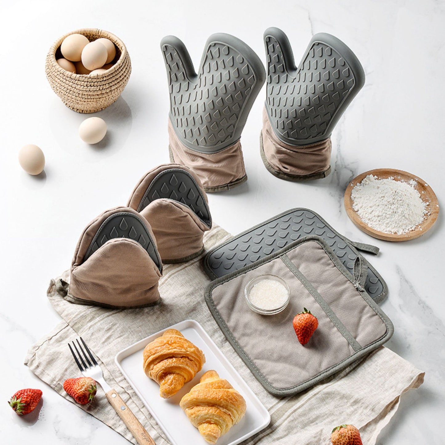 Silicone Oven Mitts & Pot Holder, alternate view 10