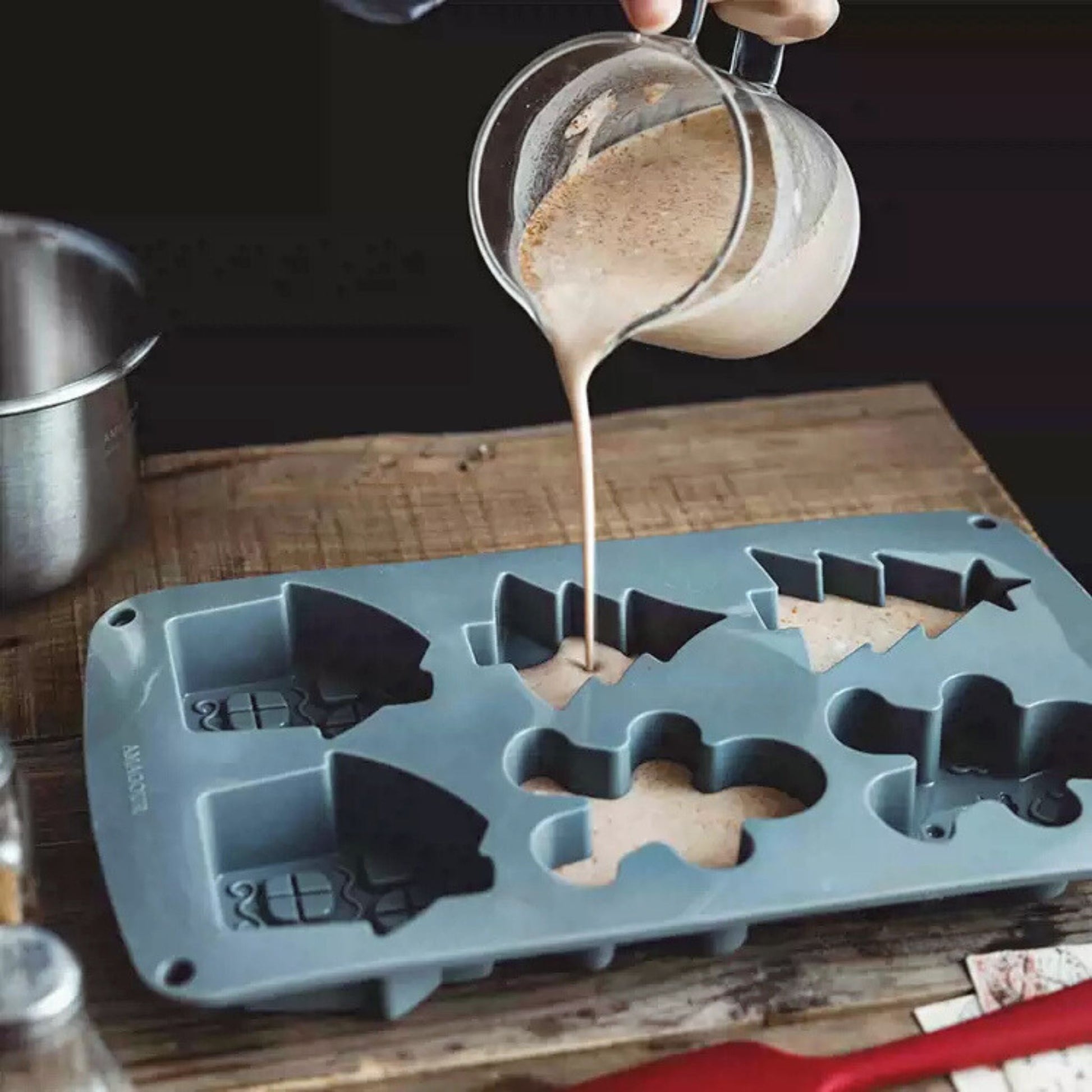 Christmas Silicone Cake Molds, alternate view 4