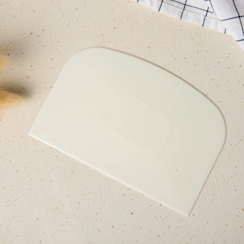 Rounded edge of the polypropylene bowl scraper