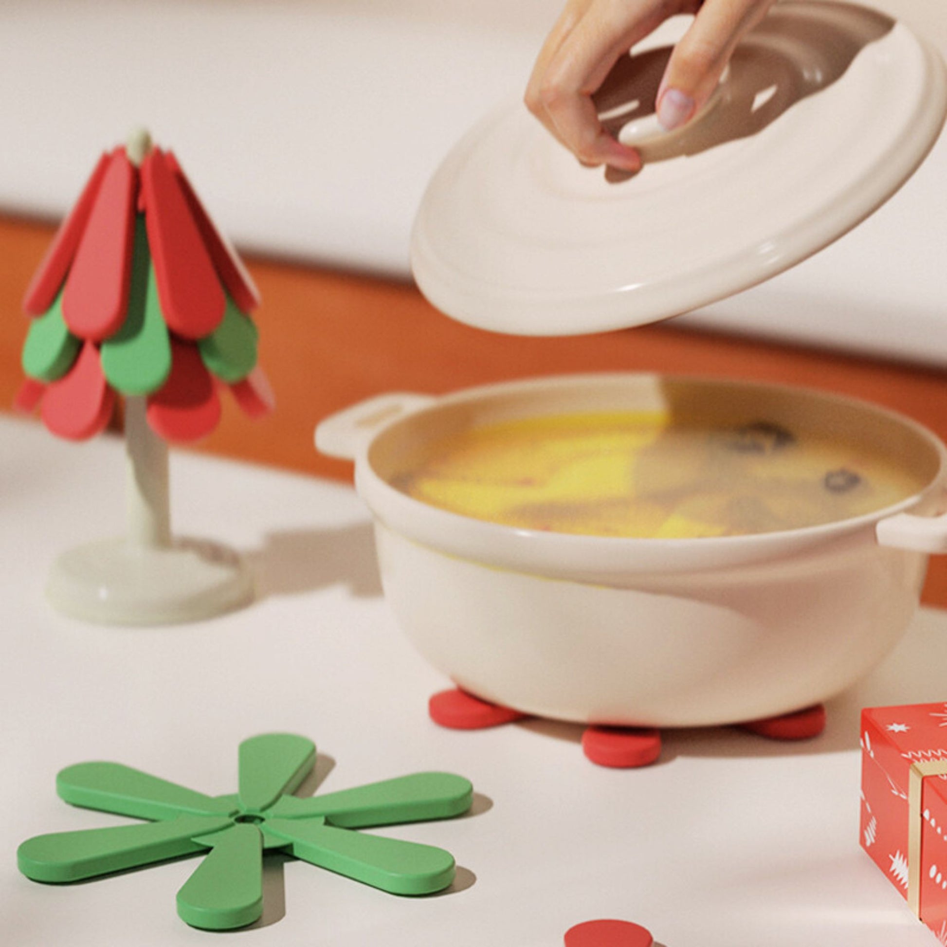 Christmas Tree Silicone Trivets, alternate view 3