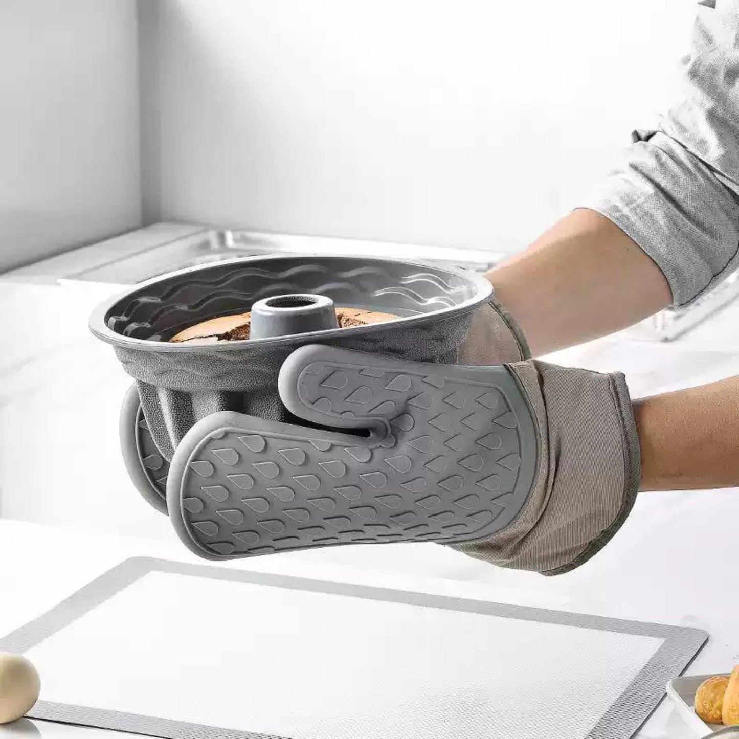 Silicone Oven Mitts & Pot Holder, alternate view 5