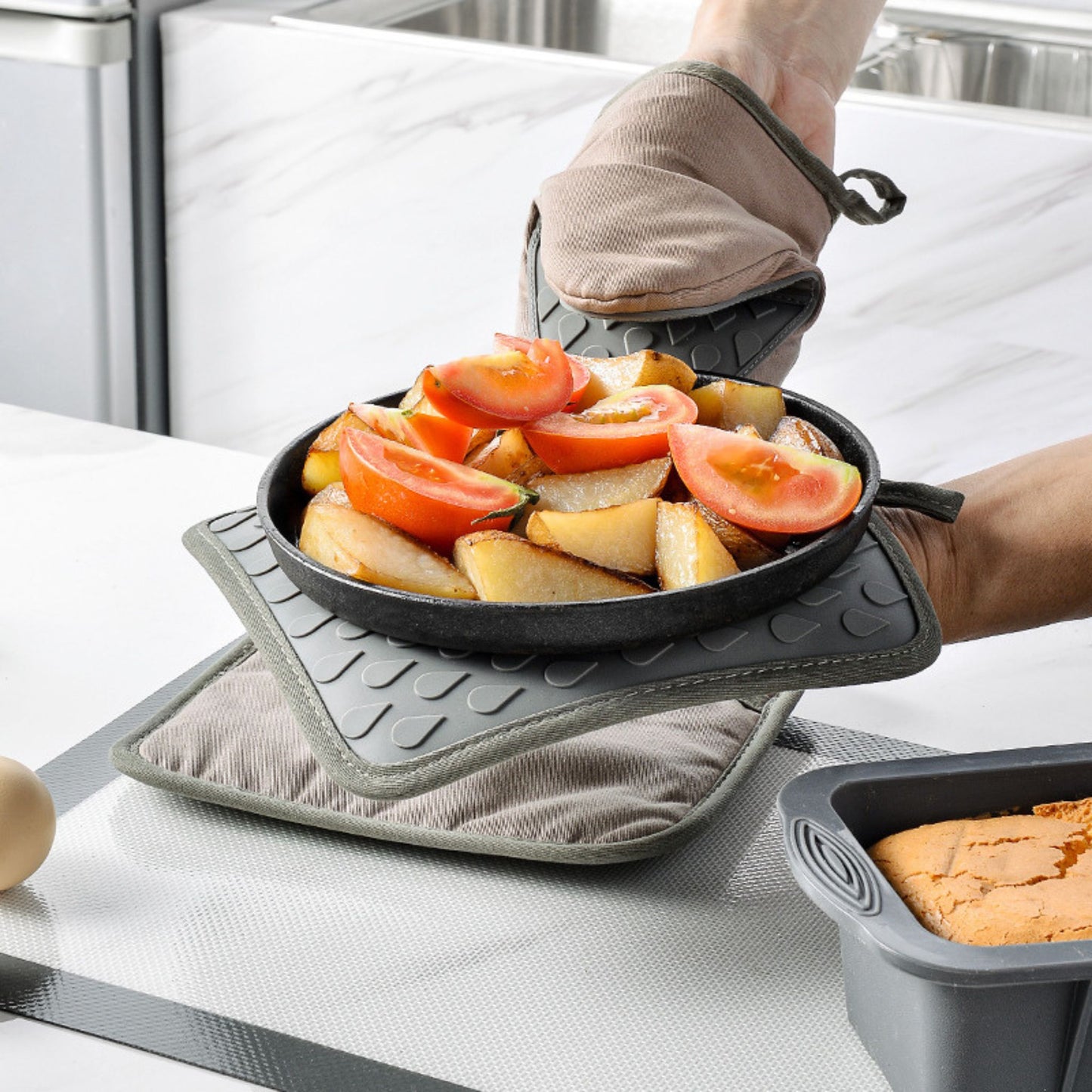 Silicone Oven Mitts & Pot Holder, alternate view 7