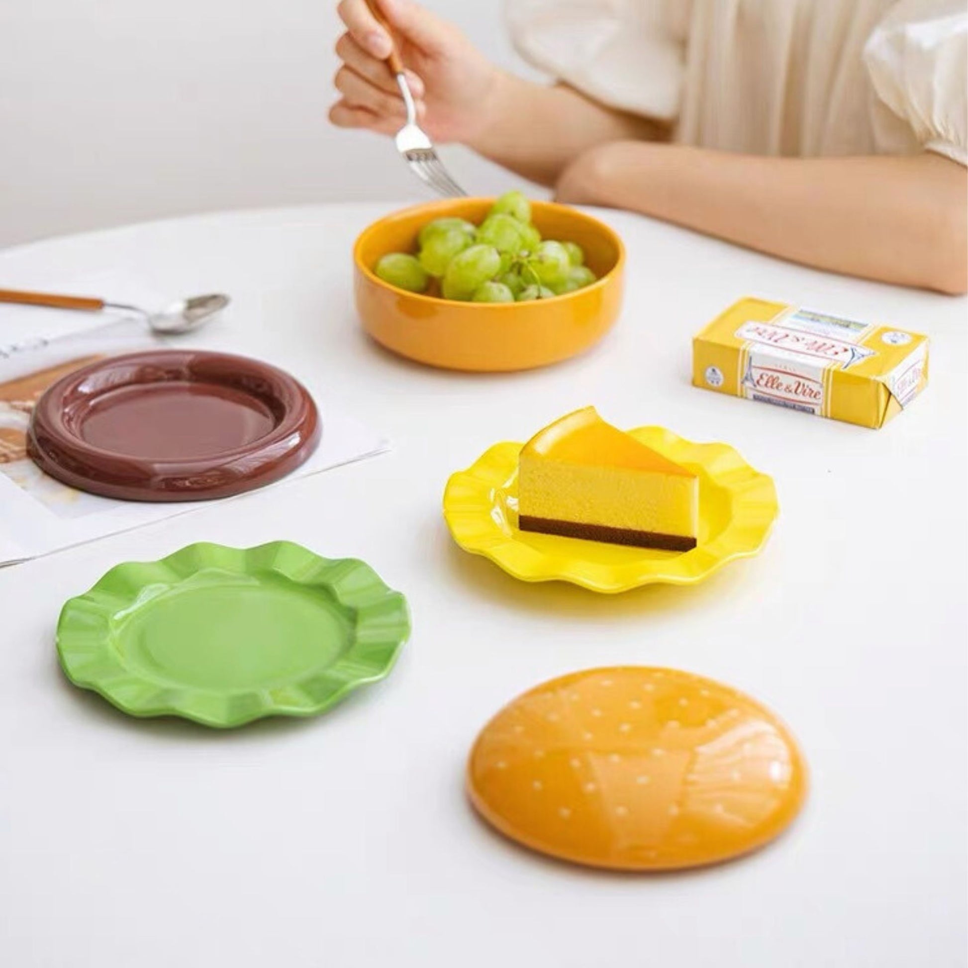 Hamburger Ceramic Dinnerware Set, alternate view 4
